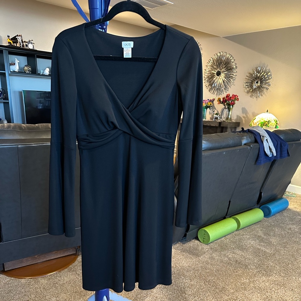 Cache Black long bell sleeves V-Neck empire Dress. Size 6